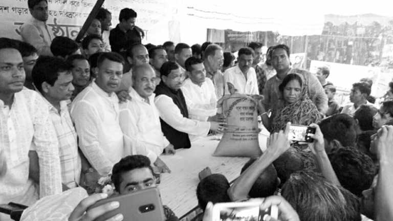 পটিয়ায় হতদরিদ্রদের মাঝে ১০ টাকা কেজি দরে চাল বিতরণ কর্মসূচির উদ্বোধন!