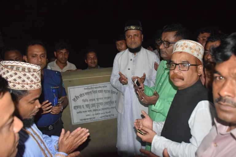 লোহাগাড়ার ফারাংগা মিয়ার বাজার সড়কের উন্নয়ন কাজের উদ্বোধন
