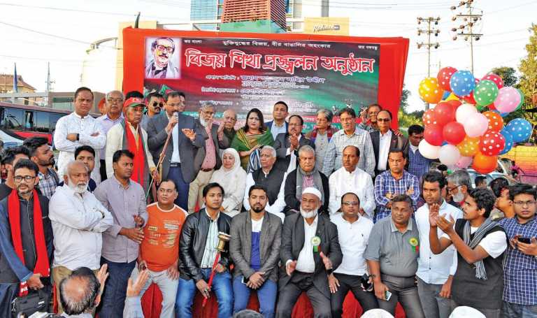 বিজয় শিখা প্রজ্বলনের মধ্য দিয়ে মুক্তিযুদ্ধের বিজয় মেলা উদ্বোধন