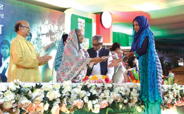শিক্ষক কন্যা পুতুল পটিয়ার গৌরব
