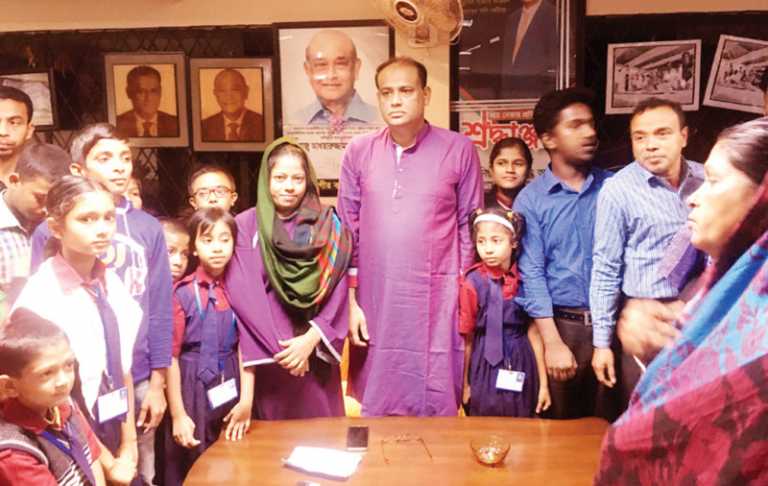 আনোয়ারায় শ্রবণশক্তিহীন শিশুদের পাশে ভূমি প্রতিমন্ত্রী