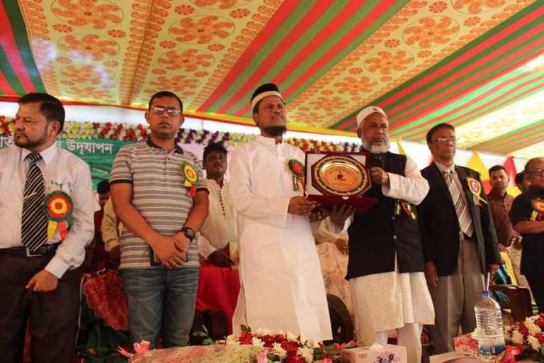 সাতকানিয়া আদর্শ মহিলা কলেজে নেজাম উদ্দিন নদভী এমপিকে সংবর্ধনা