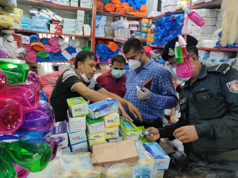 চট্টগ্রামে বিপুল পরিমাণ নকল স্বাস্থ্য পণ্য জব্দ