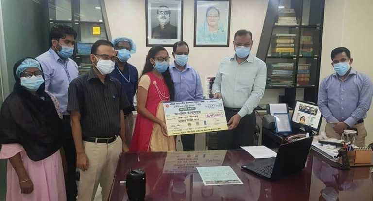 পুষ্টি কর্মী হোমাইরা মাহমুদ এর পরিবারকে অর্থ সহায়তা তুলে দিলেন চট্টগ্রাম সিটি মেয়র