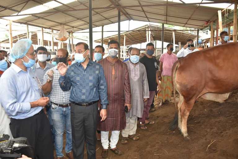 কোরবাণীর পশুর হাটে স্বাস্থ্যবিধি ও সরকারি নির্দেশনা মেনে চলার তাগিদ দিলেন চট্টগ্রাম সিটি মেয়র