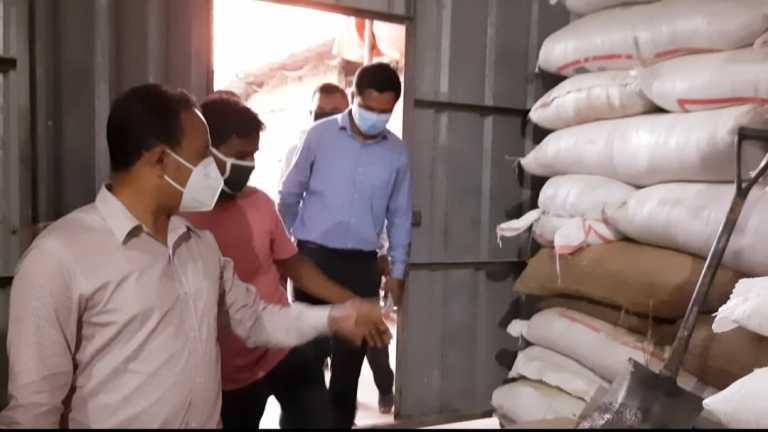 মাছের খাদ্যও ভেজাল। চট্টগ্রামে কারখানা সিলগালা ও জরিমানা