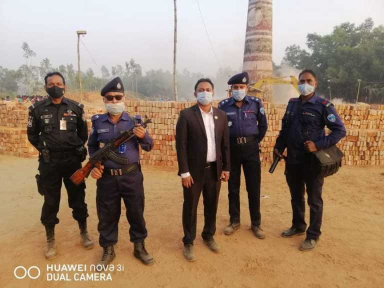 চট্টগ্রামের লোহাগাড়ায় তিনটি ইটভাটা উচ্ছেদ।