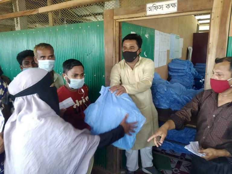 সাতকানিয়া মাদার্শা ইউনিয়নে কীটনাশকযুক্ত মশারি বিতরণ।