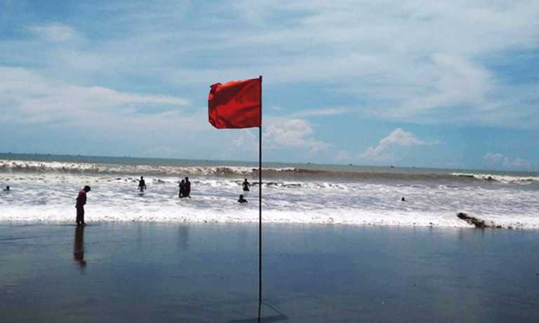 চার সমুদ্রবন্দরে ৩ নম্বর সতর্কতা সংকেত