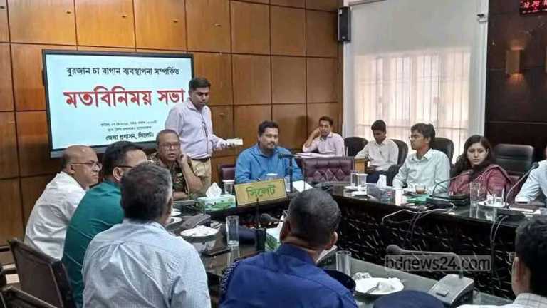 বুরজানের চা শ্রমিকরা বকেয়া রেখেই কাজে ফিরছেন