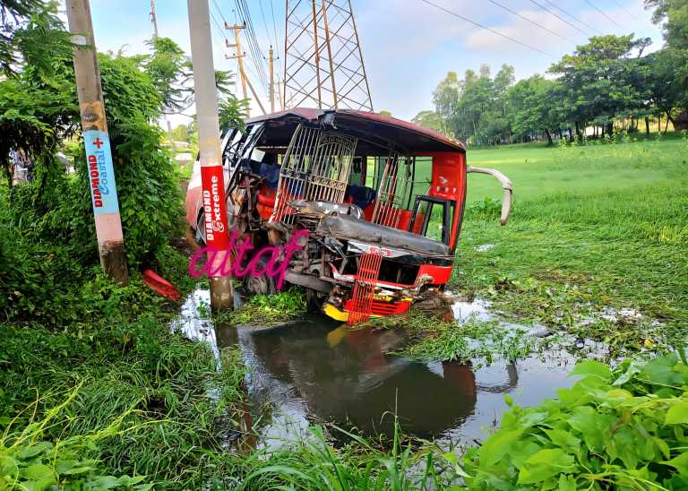 চট্টগ্রামের পটিয়ায় মাছবাহী ট্রাক ও যাত্রীবাহী বাসের মুখোমুখি সংঘর্ষে চালক নিহত