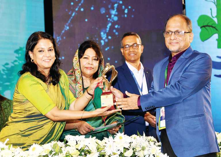চট্টগ্রামের মুনীর চৌধুরীর জাতীয় পরিবেশ পদক লাভ