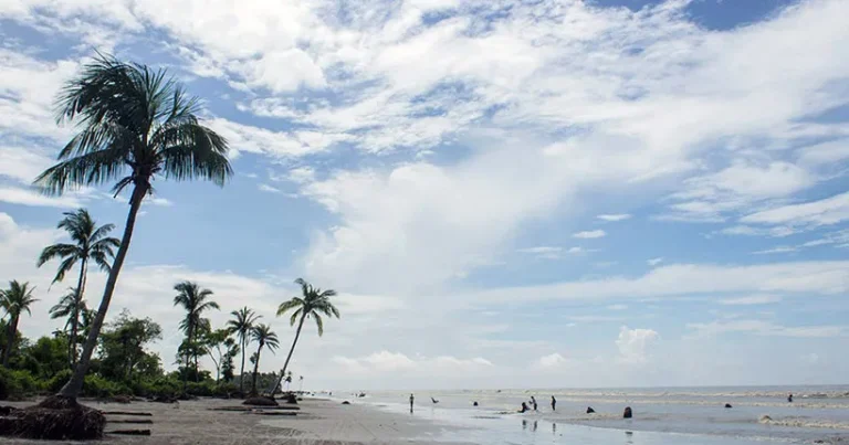 সমুদ্র বন্দরে ৩ নম্বর সতর্ক সংকেত