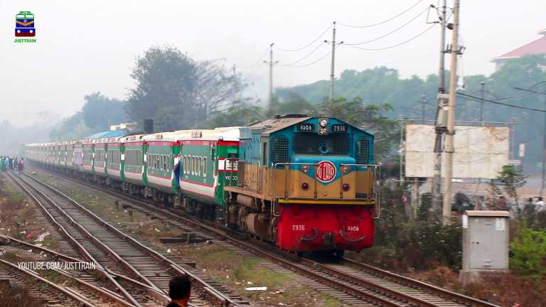 চট্টগ্রামগামী আন্তঃনগর তূর্ণা নিশিতা এক্সপ্রেস ট্রেনের ইঞ্জিন বিকল