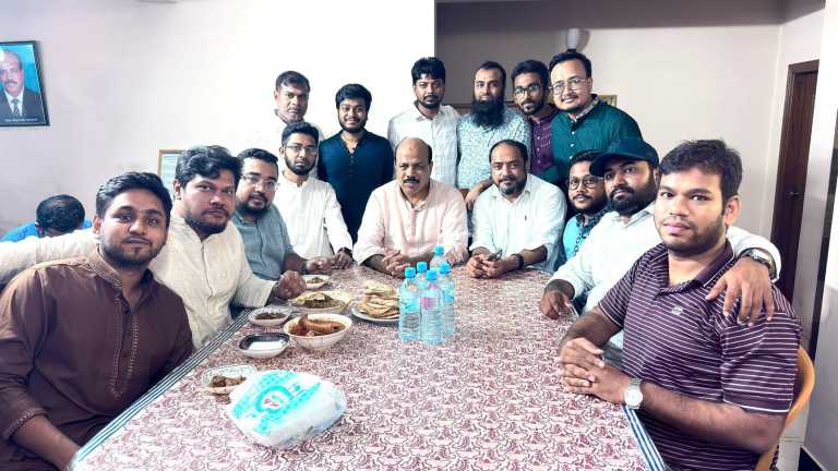 আসলাম চৌধুরীর সাথে চিকিৎসকদের ঈদ শুভেচ্ছা বিনিময়