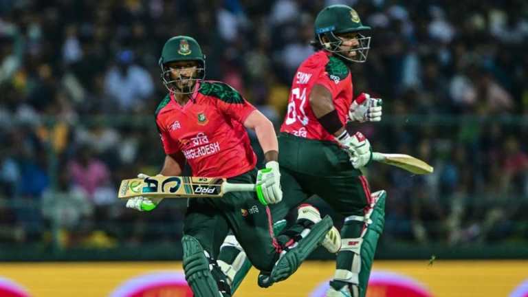 বাংলাদেশ ক্রিকেট দল ম্যাচে টস হেরে ব্যাটিংয়ে