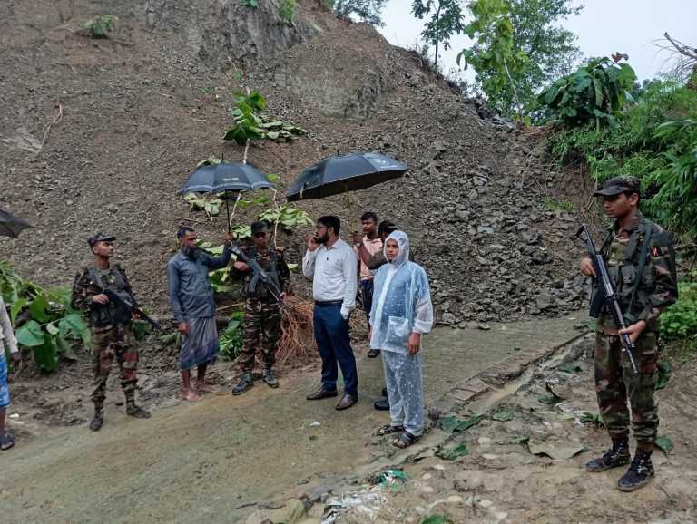 বান্দরবানের লামার উপজেলায় টানা বৃষ্টির কারণে লামামুখ এলাকায় পাহাড় ধস