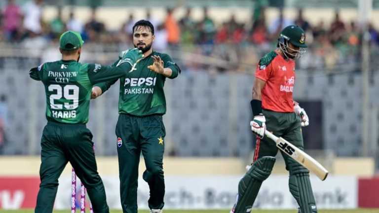 সাত ব্যাটার হারিয়ে রীতিমতো ধুঁকছে টাইগাররা