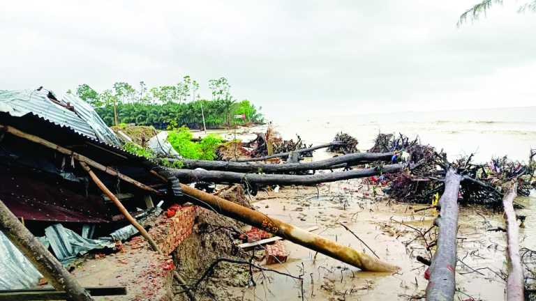 আনোয়ারা পারকি চর জোয়ারে লণ্ডভণ্ড হয়ে পড়েছে