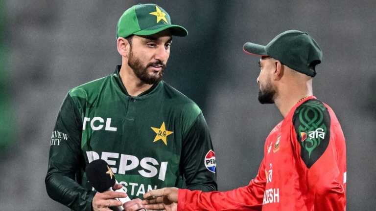 পাকিস্তান টস জিতল, ব্যাটিংয়ে পাঠাল বাংলাদেশকে
