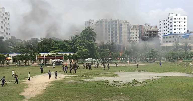 বাংলাদেশ বিমানবাহিনীর প্রশিক্ষণ বিমান মাইলস্টোন স্কুল অ্যান্ড কলেজের ভেতরে বিধ্বস্ত