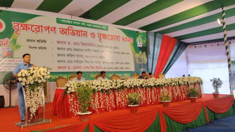 বন বিভাগের ১৫ দিন ব্যাপী বৃক্ষমেলা শুরু চট্টগ্রামের লালদীঘিতে
