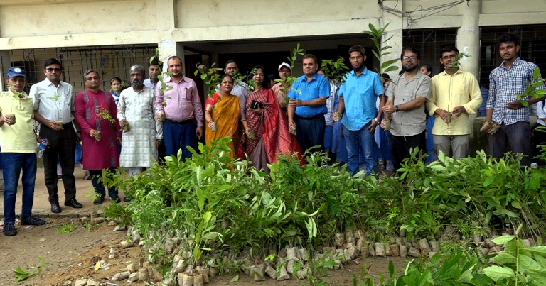 পরিবেশ রক্ষায় শিক্ষার্থীদের জলবায়ুকর্মী হওয়ার আহ্বান