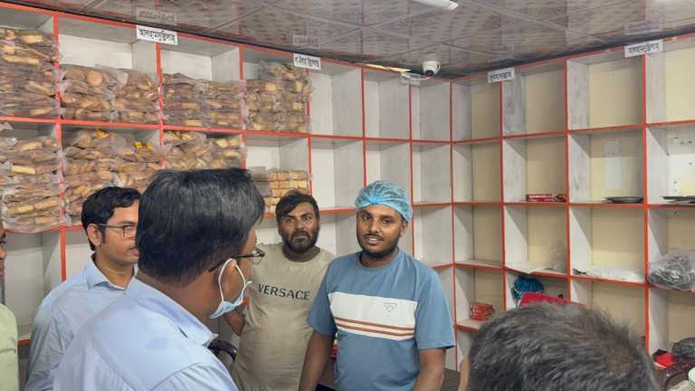সাতকানিয়ায়  তিন প্রতিষ্ঠানকে অর্থদণ্ড দিয়েছে ভ্রাম্যমাণ আদালত