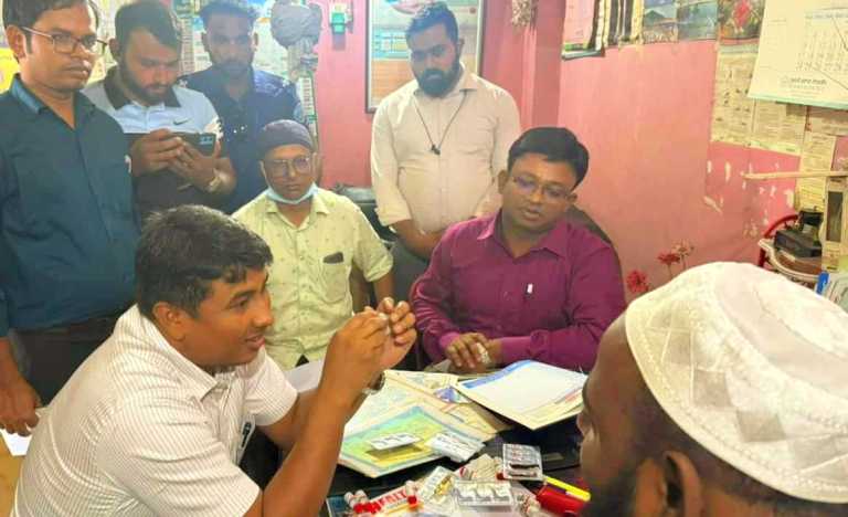 সাতকানিয়ায় ২ পল্লী চিকিৎসককে লাখ টাকা জরিমানা